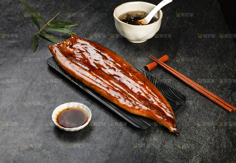 深底上的照烧鳗鱼