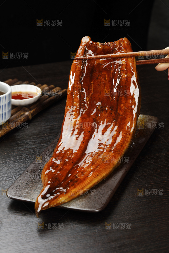 深底上的照烧鳗鱼