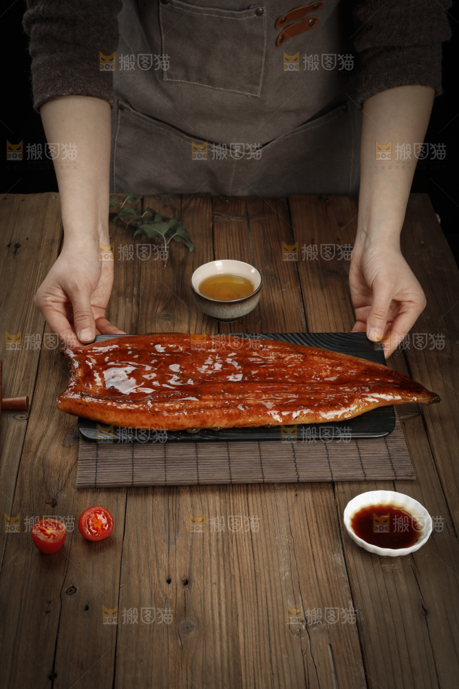 深底上的照烧鳗鱼