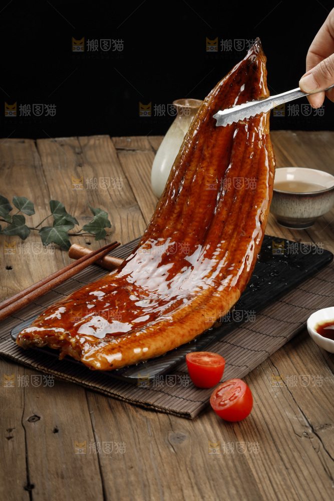 深底上的照烧鳗鱼