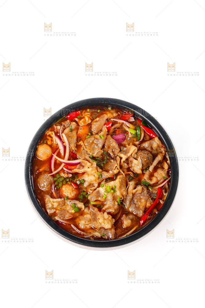 白底上的麻辣牛肉卷