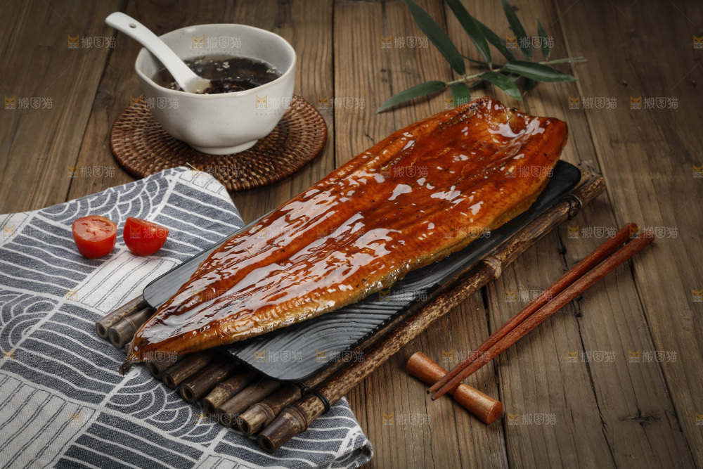 深底上的照烧鳗鱼