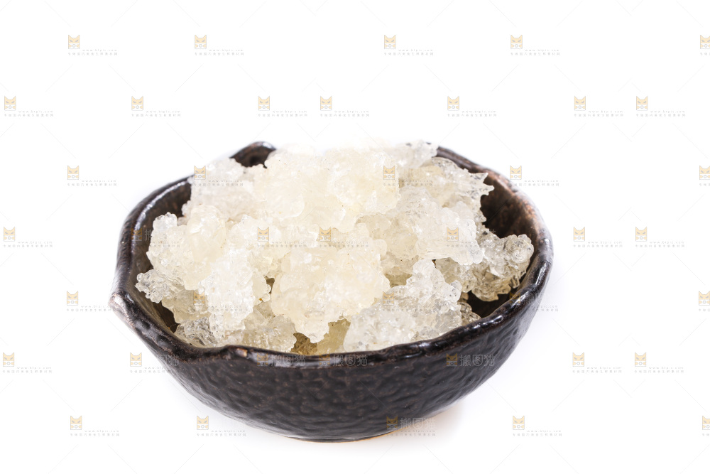 白底上的拉丝雪燕