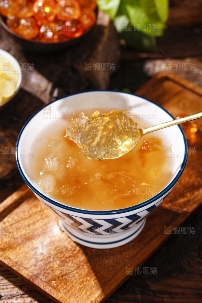 深底上的桃树胶