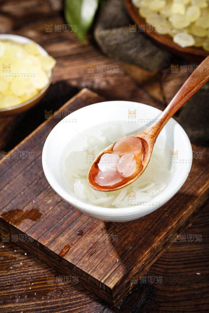深底上的皂角米