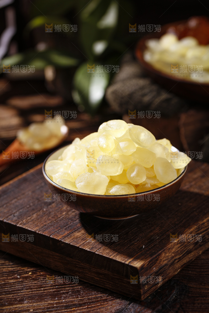 深底上的皂角米