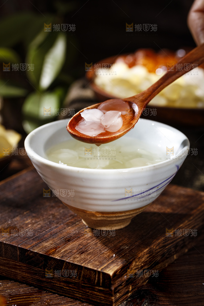 深底上的皂角米