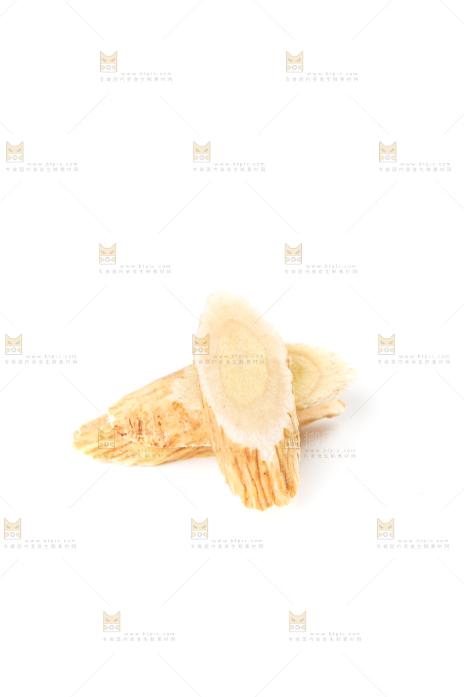白底上摆放着黄芪