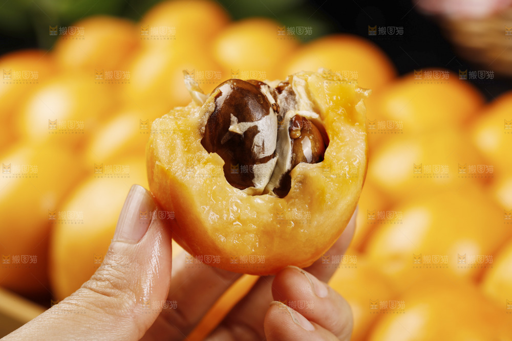 深底上的枇杷