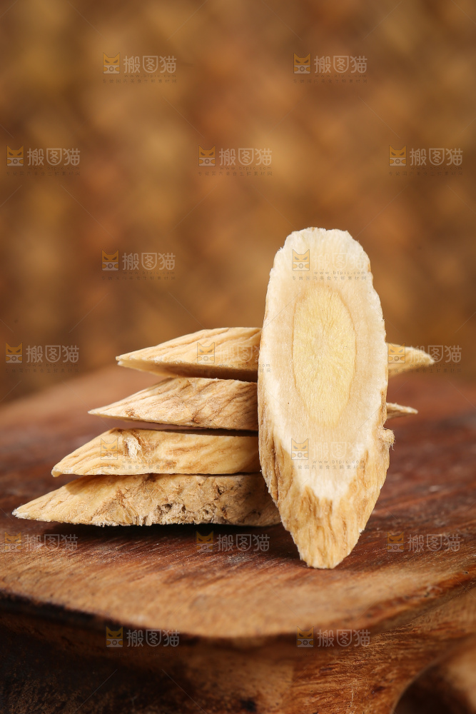 深底上的黄芪片