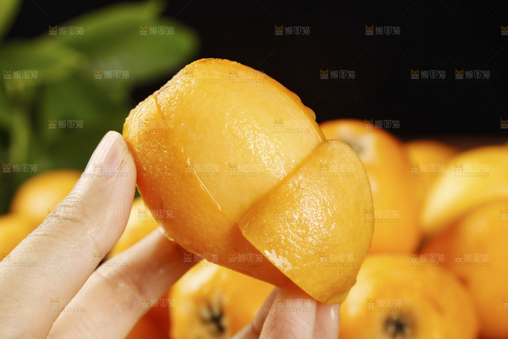 深底上的枇杷