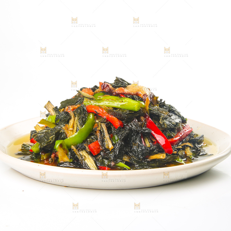 盘子里的白菜炒腊肉