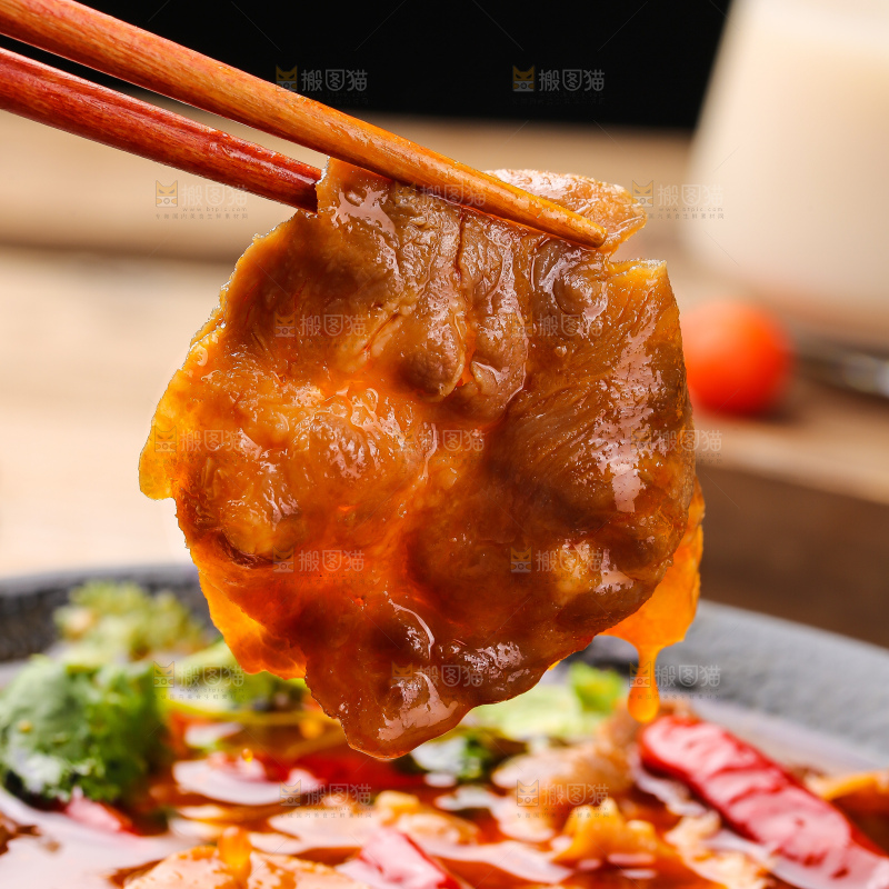 木底上的麻辣羊肉卷