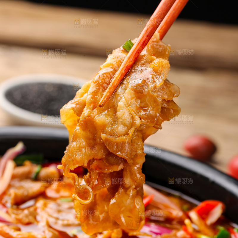 木底上的麻辣羊肉卷