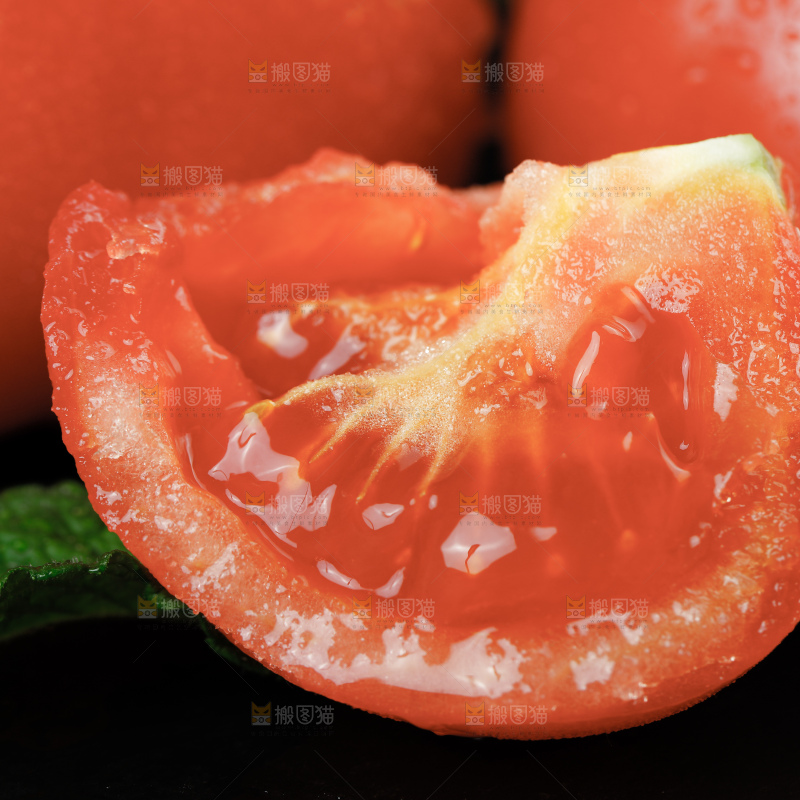 深底上的普罗旺斯西红柿
