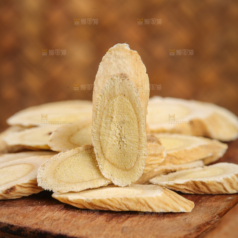 深底上的黄芪片