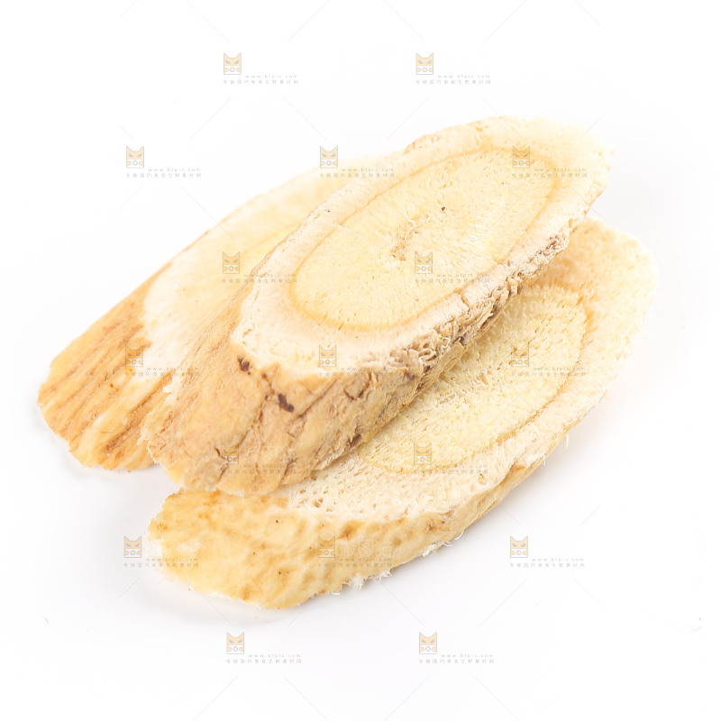 白底上摆放着黄芪