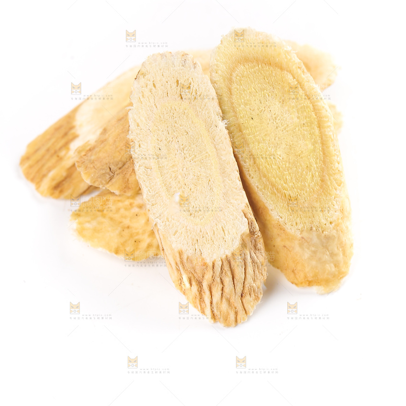白底上摆放着黄芪