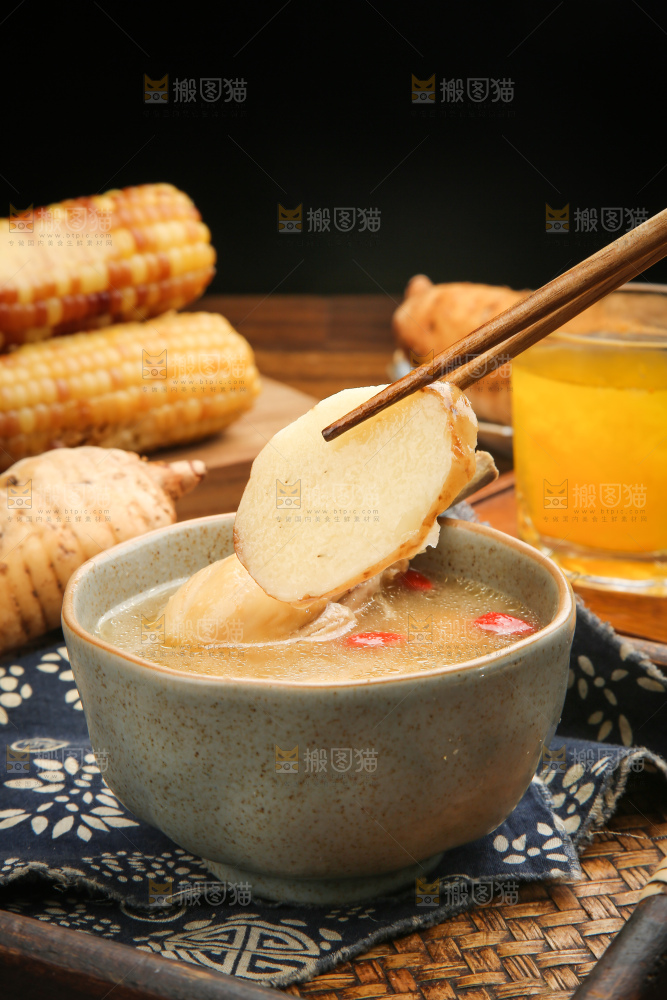 碗里的天麻炖鸡