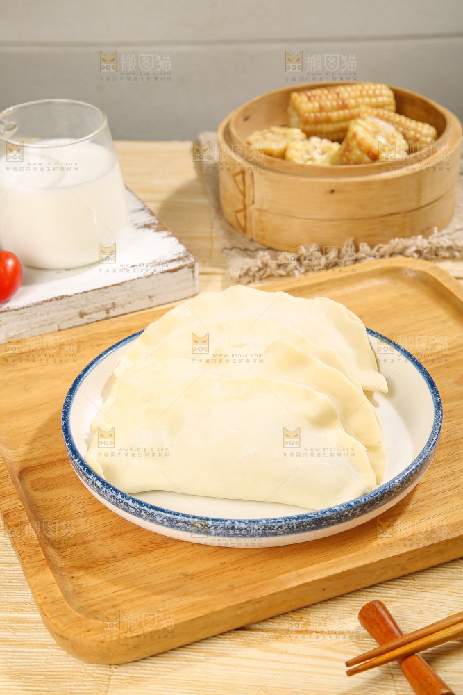 浅底上的脆皮菜饺