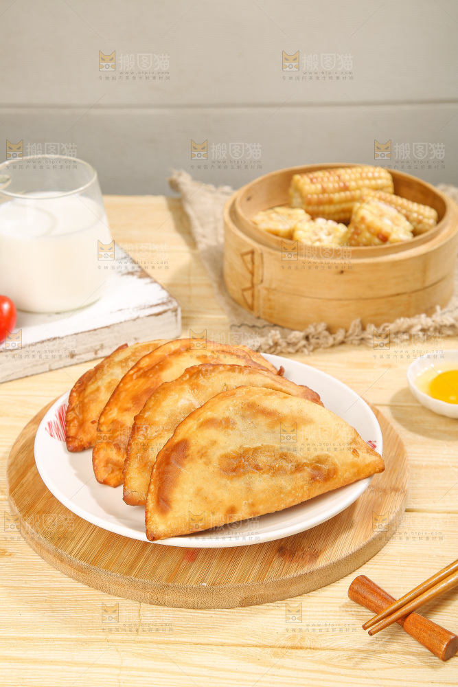 浅底上的脆皮菜饺