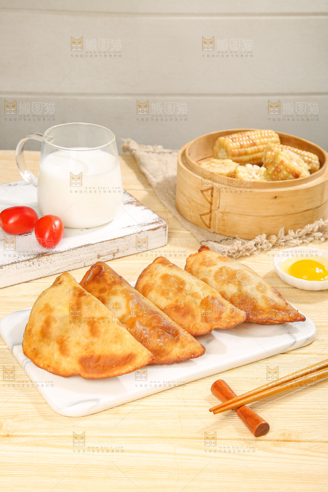 浅底上的脆皮菜饺