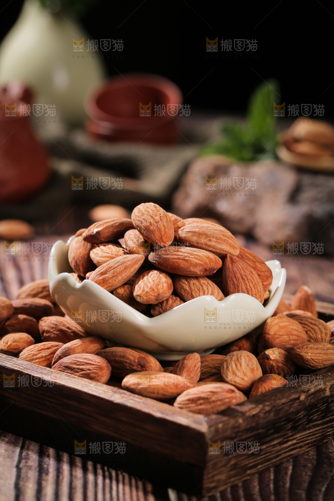 深底上的扁桃仁
