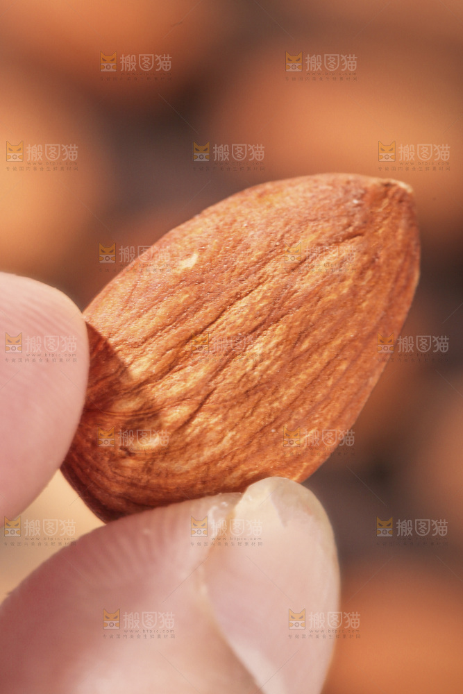 深底上的扁桃仁