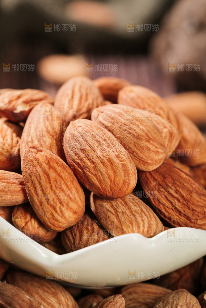 深底上的扁桃仁