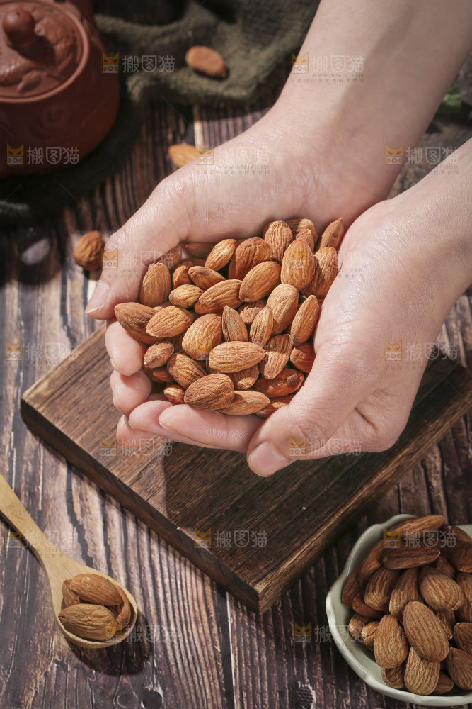 深底上的扁桃仁