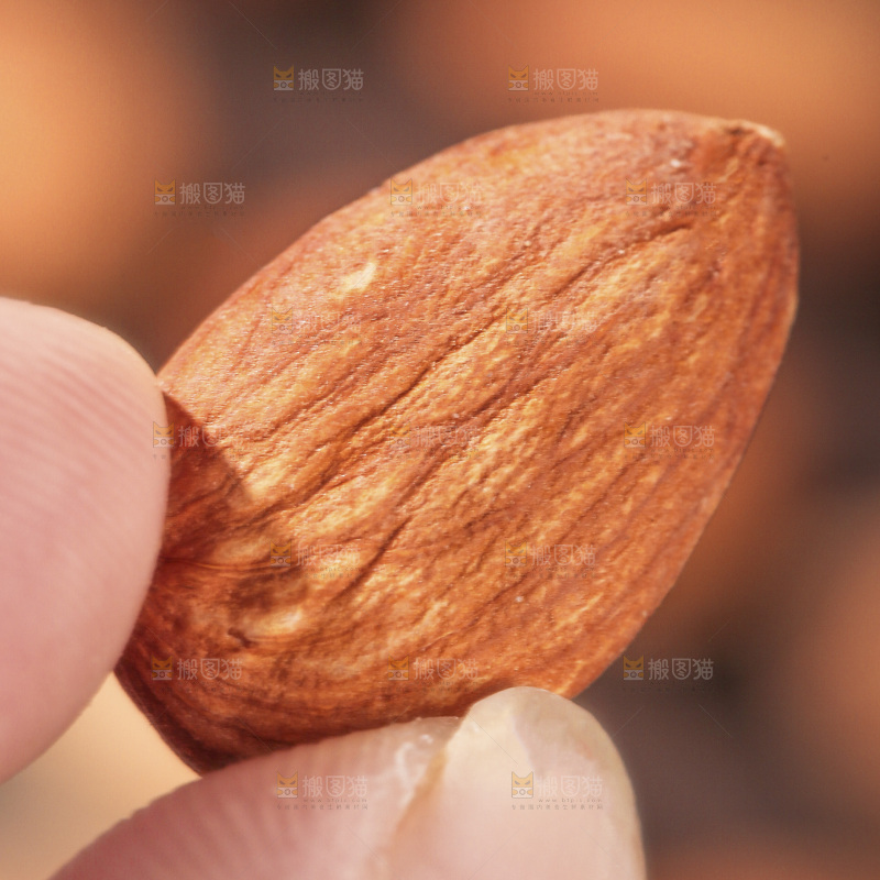 深底上的扁桃仁