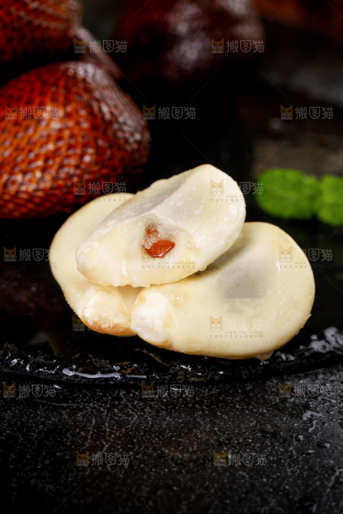 深底上的蛇皮果