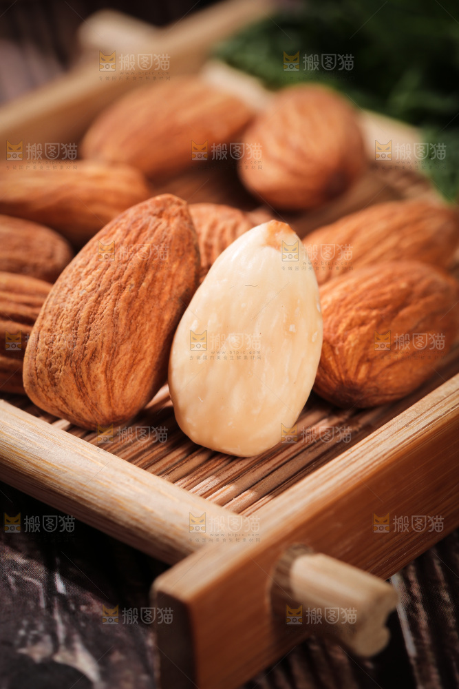 深底上的扁桃仁