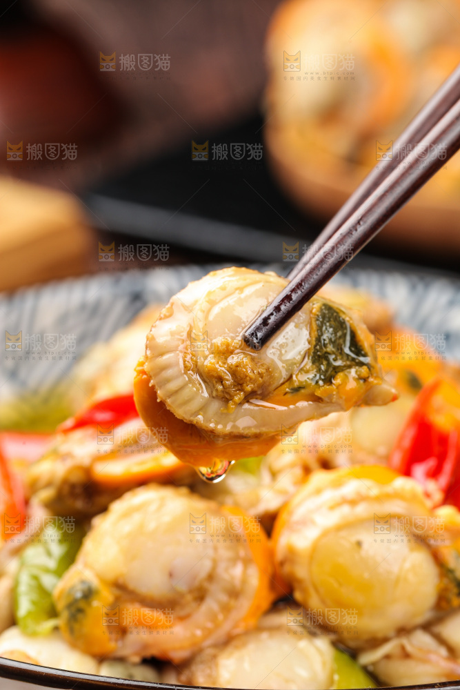 盘子里的辣炒扇贝肉