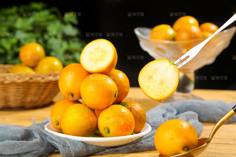 木底上的脆蜜金柑