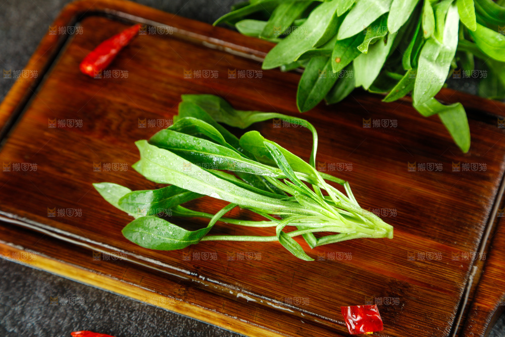 深底上的面条菜