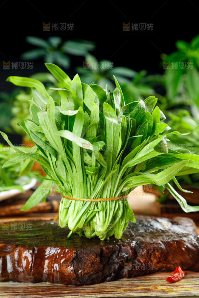 深底上的面条菜