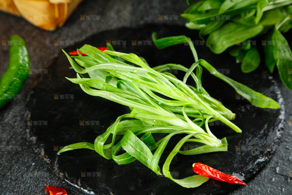 深底上的面条菜