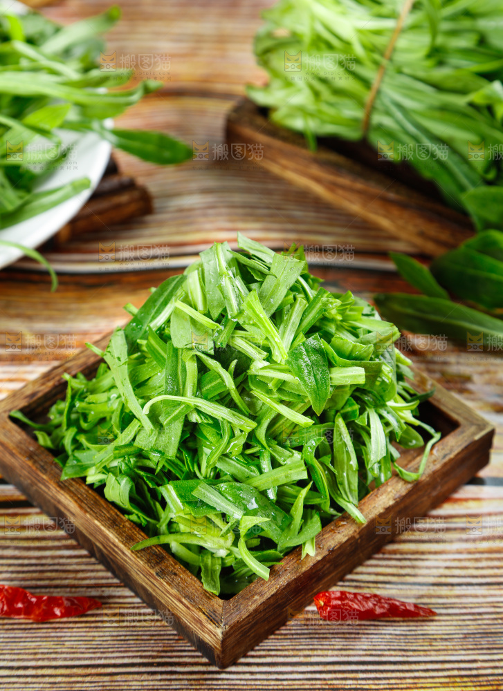 深底上的面条菜