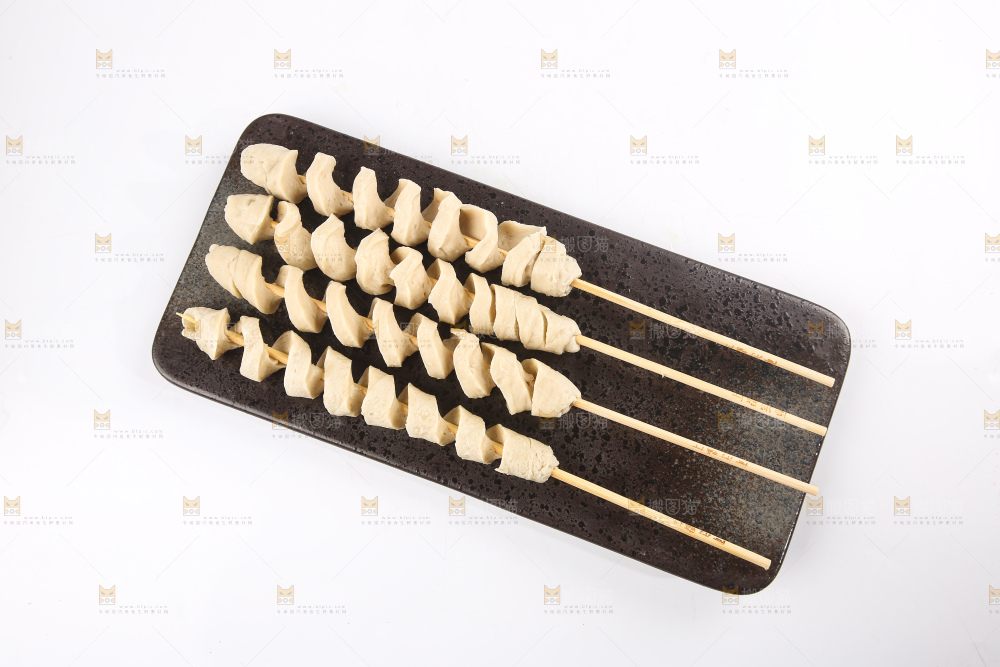 浅底上的面筋串
