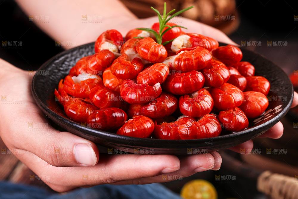 深底上的虾尾