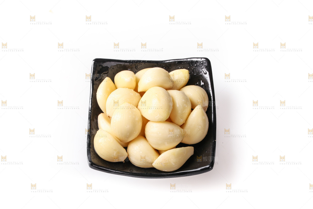 白底上的紫皮大蒜