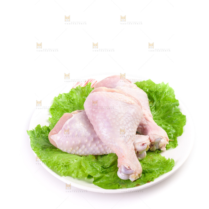 白底上的鲜鸡腿