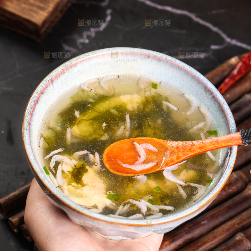 碗里的紫菜虾米汤