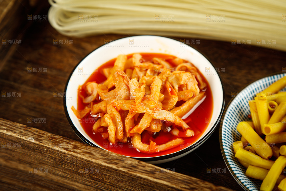 深底上的螺蛳粉