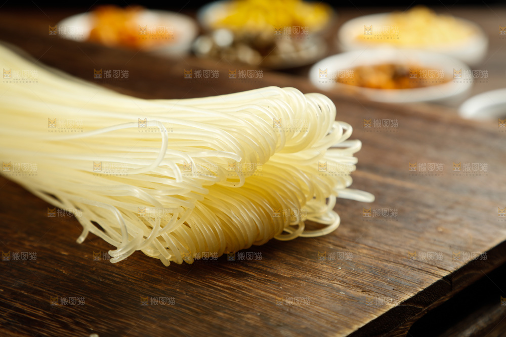 深底上的干粉丝