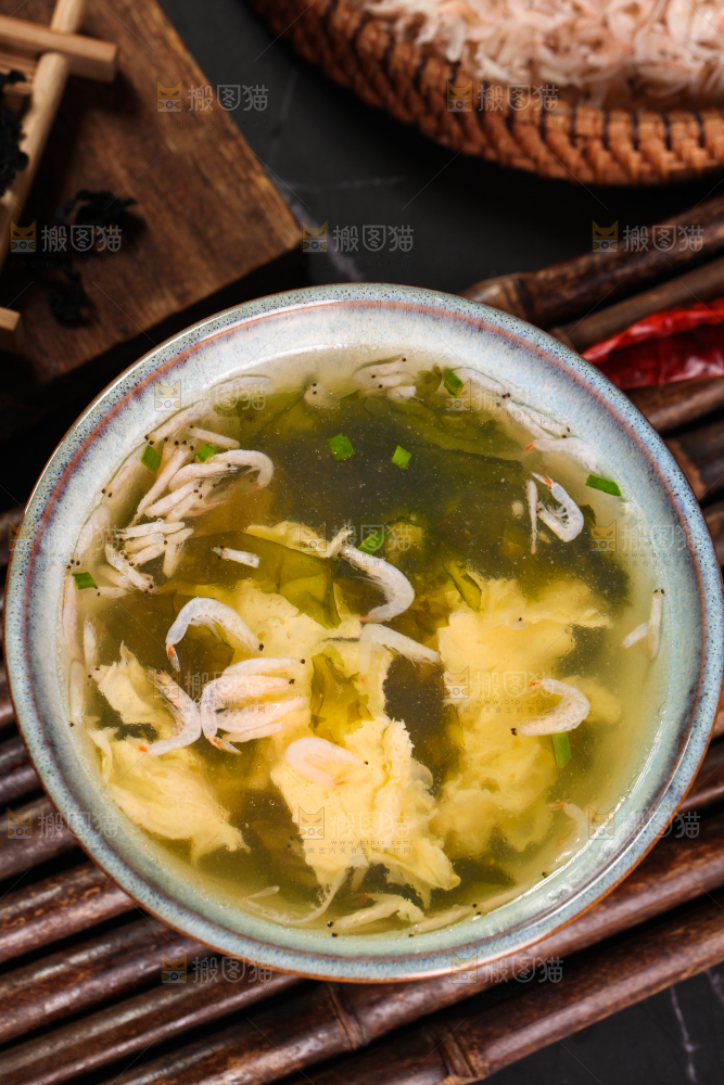 碗里的紫菜虾米汤