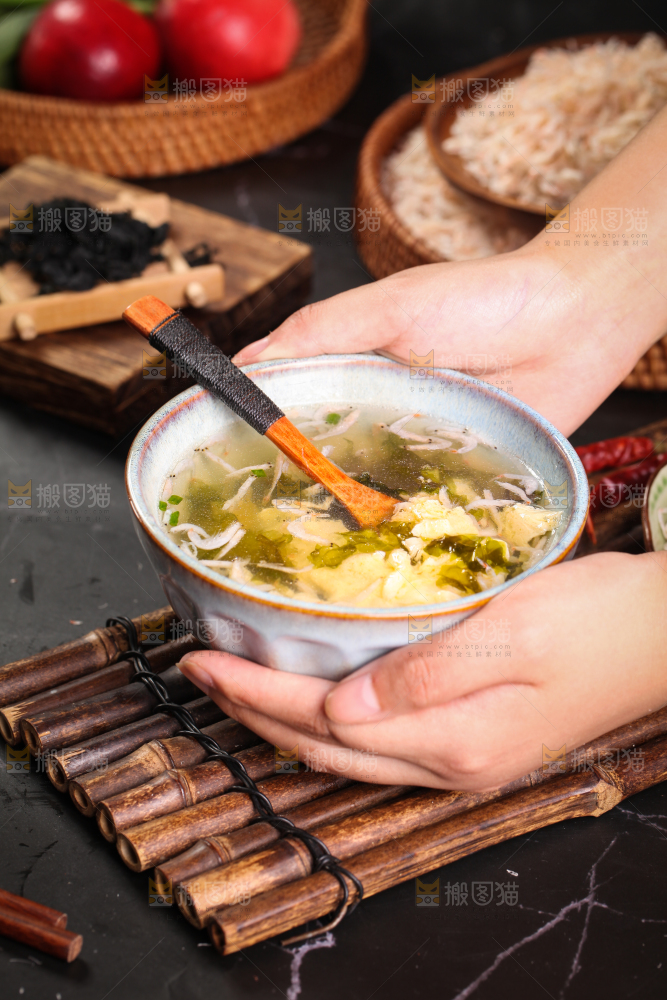 碗里的紫菜虾米汤