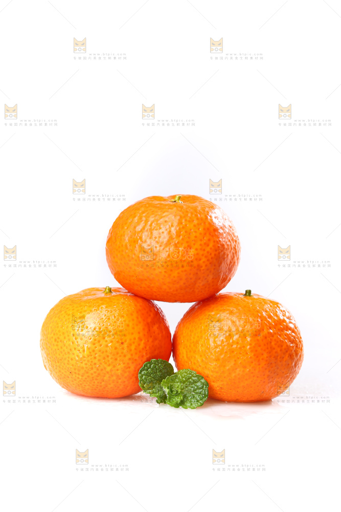 白底上的沙糖桔