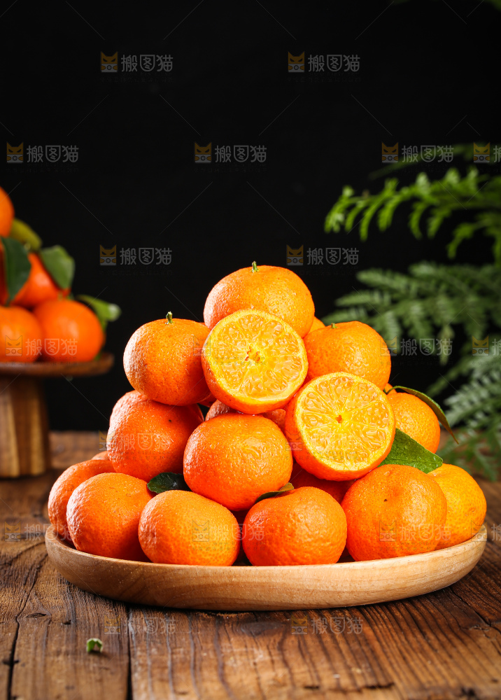 深底上的砂糖桔